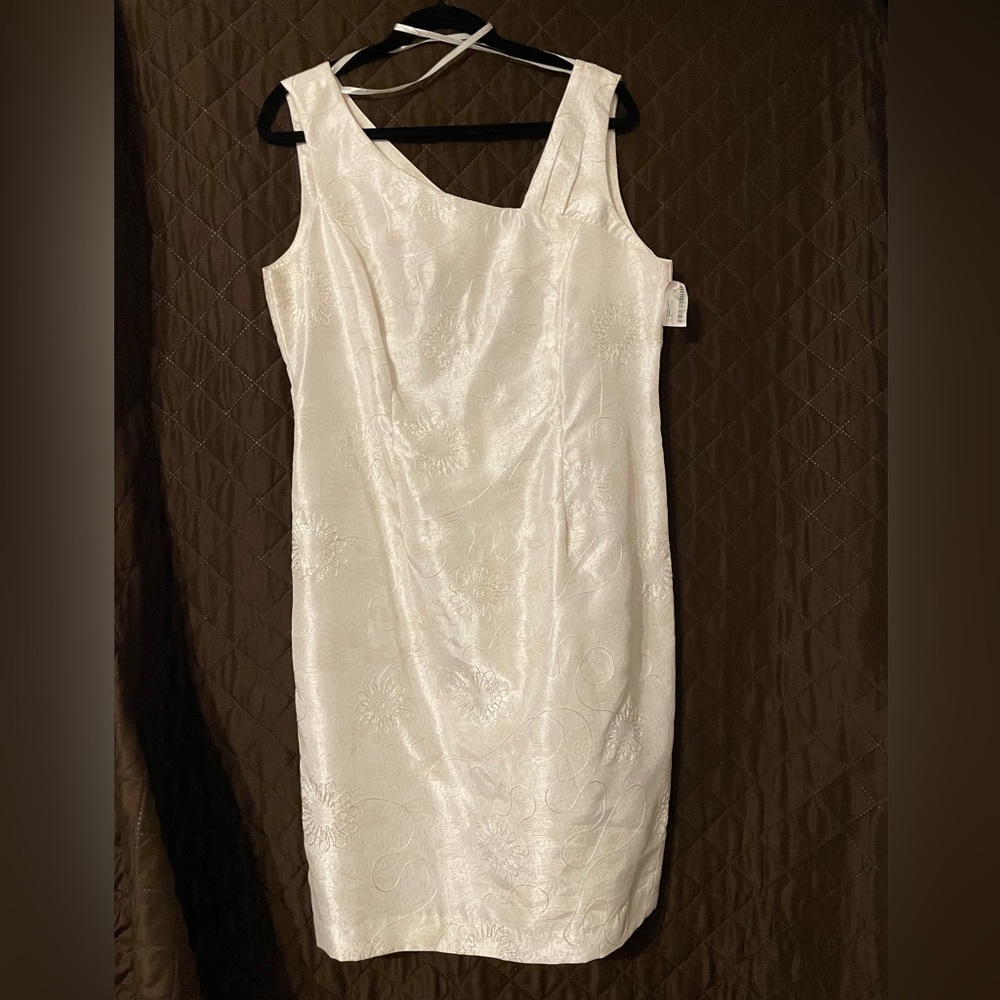 Dana Kay Size 14 Special Occasion Ivory Asymmetrical Neckline-Polyester